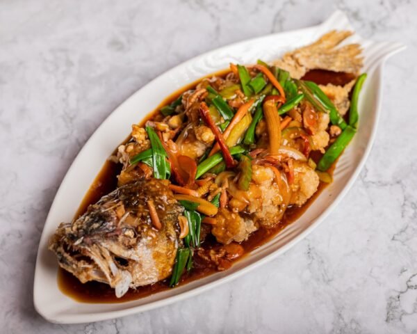 Pescado Racimo de Uvas en Salsa de Frijol Negro